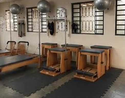 Alongamento no Studio Halu Pilates